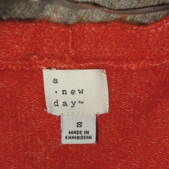 A New Day Colorblock Sweater - Picture 4 of 4